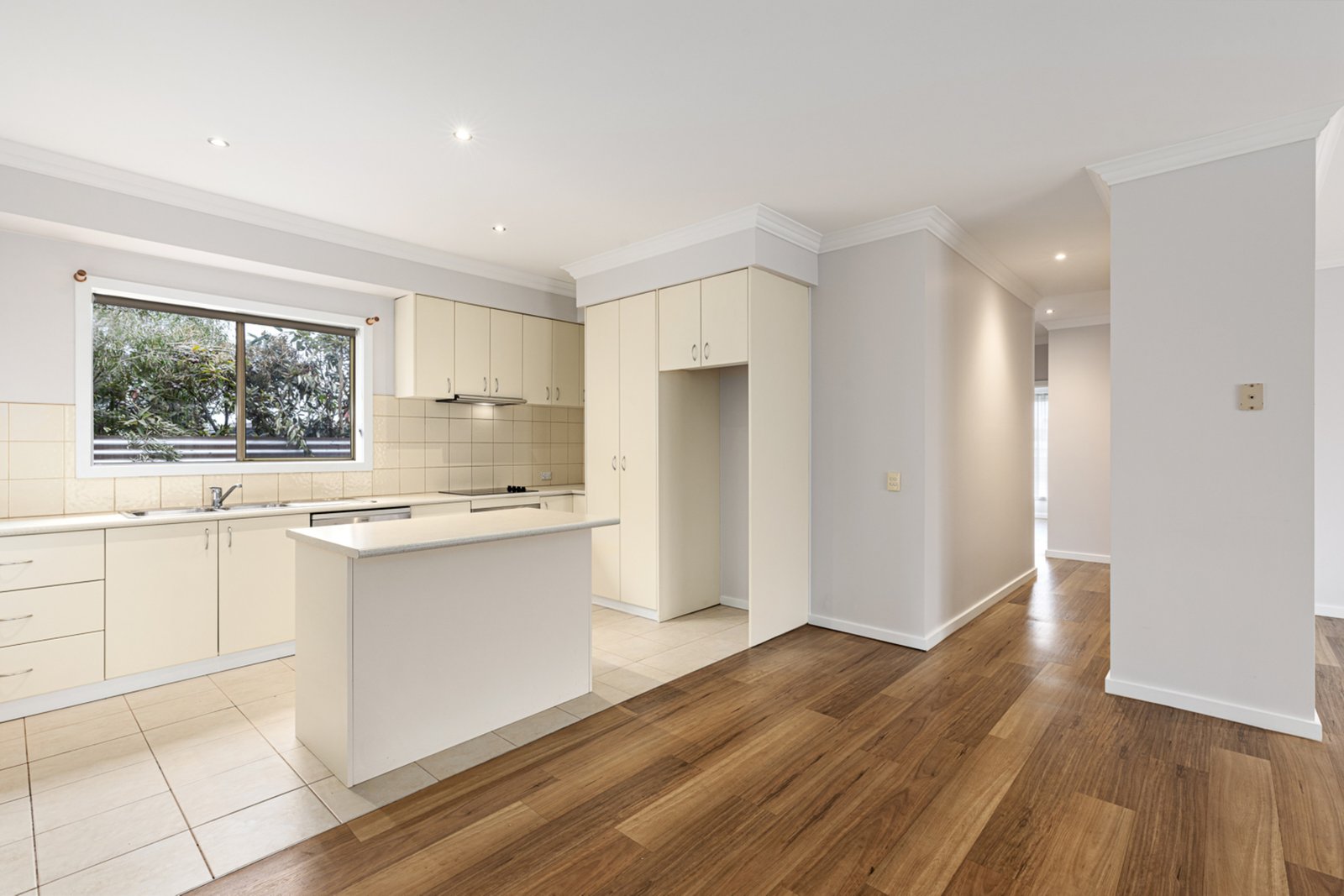 Gallery: 4/2A Luth Street