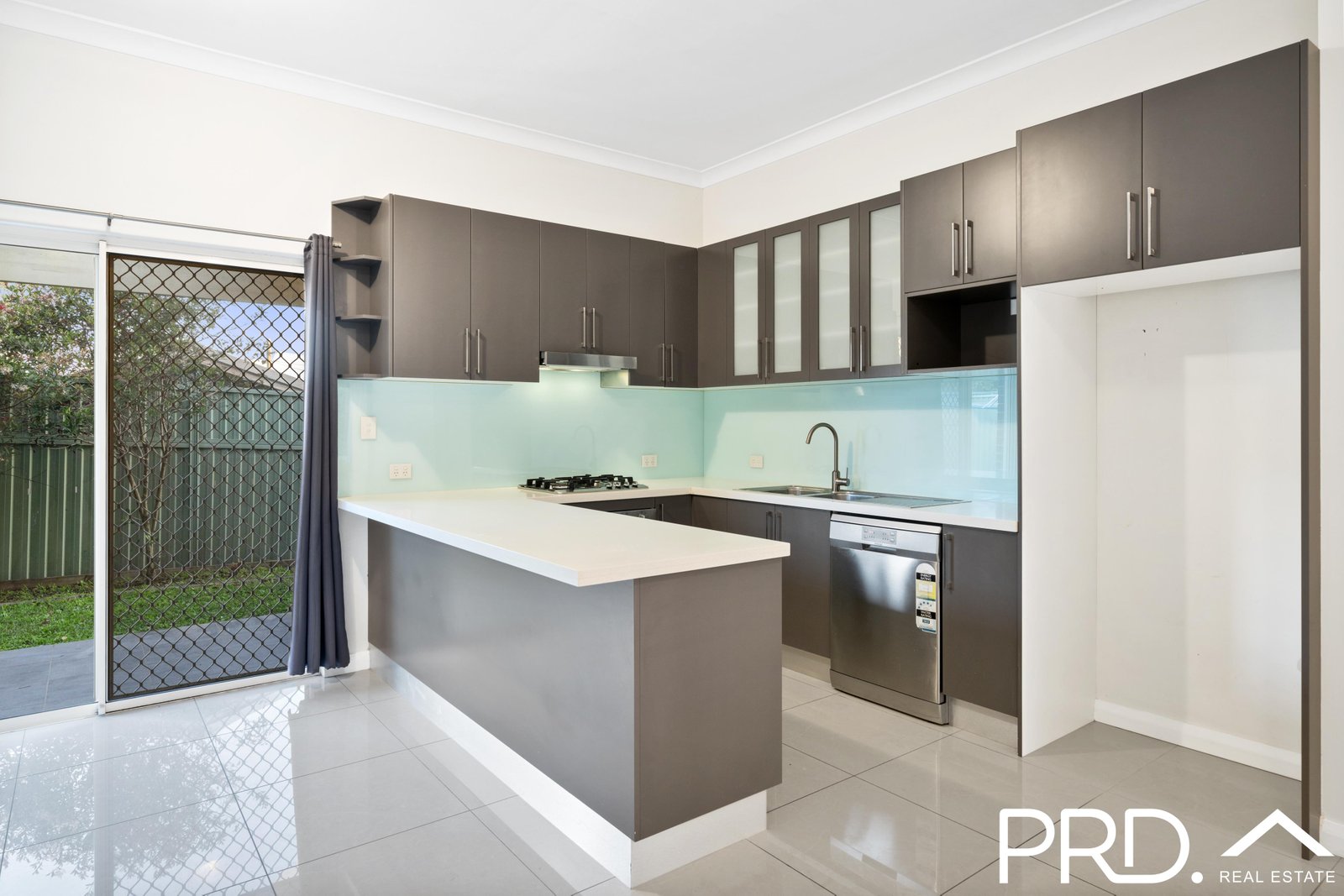 4/2B Victor Avenue PANANIA 3