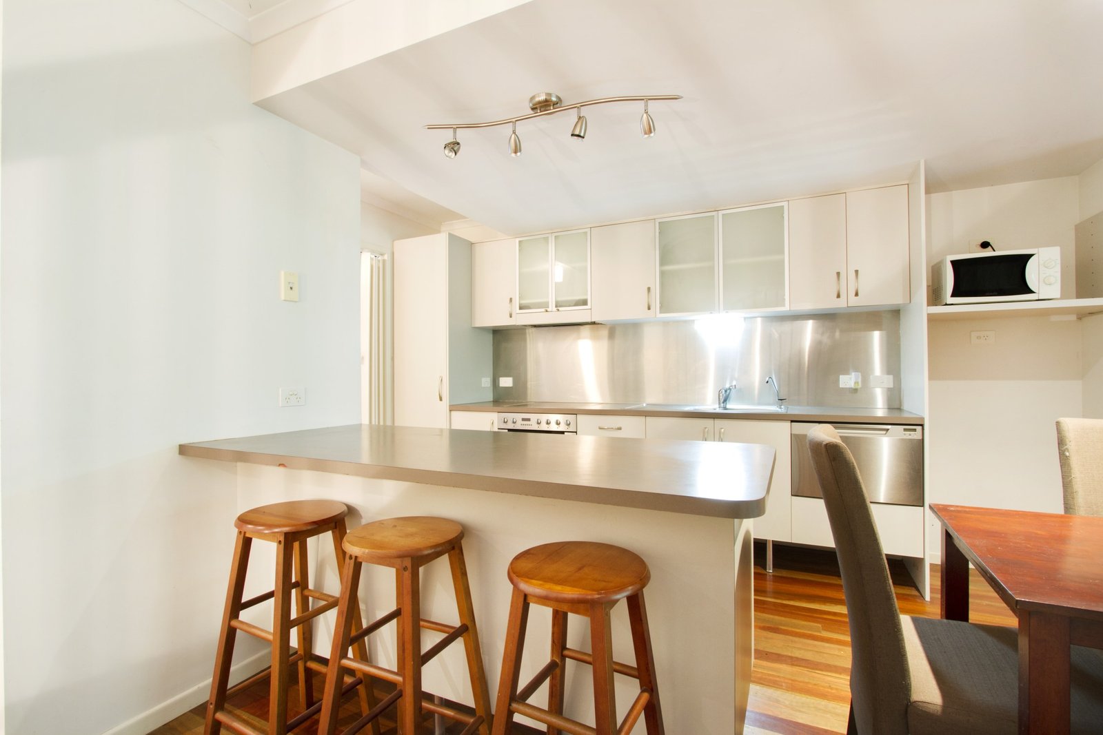 4/3-5 Seaview Drive AIRLIE BEACH 2