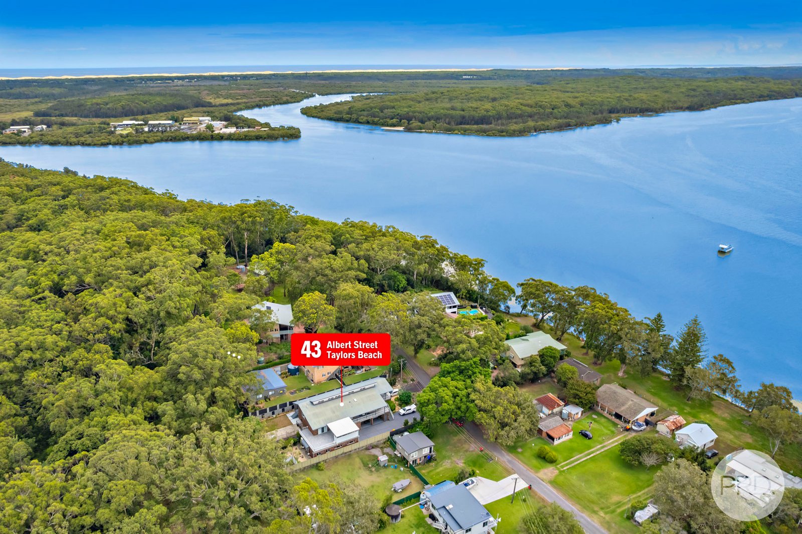43 Albert Street TAYLORS BEACH 27