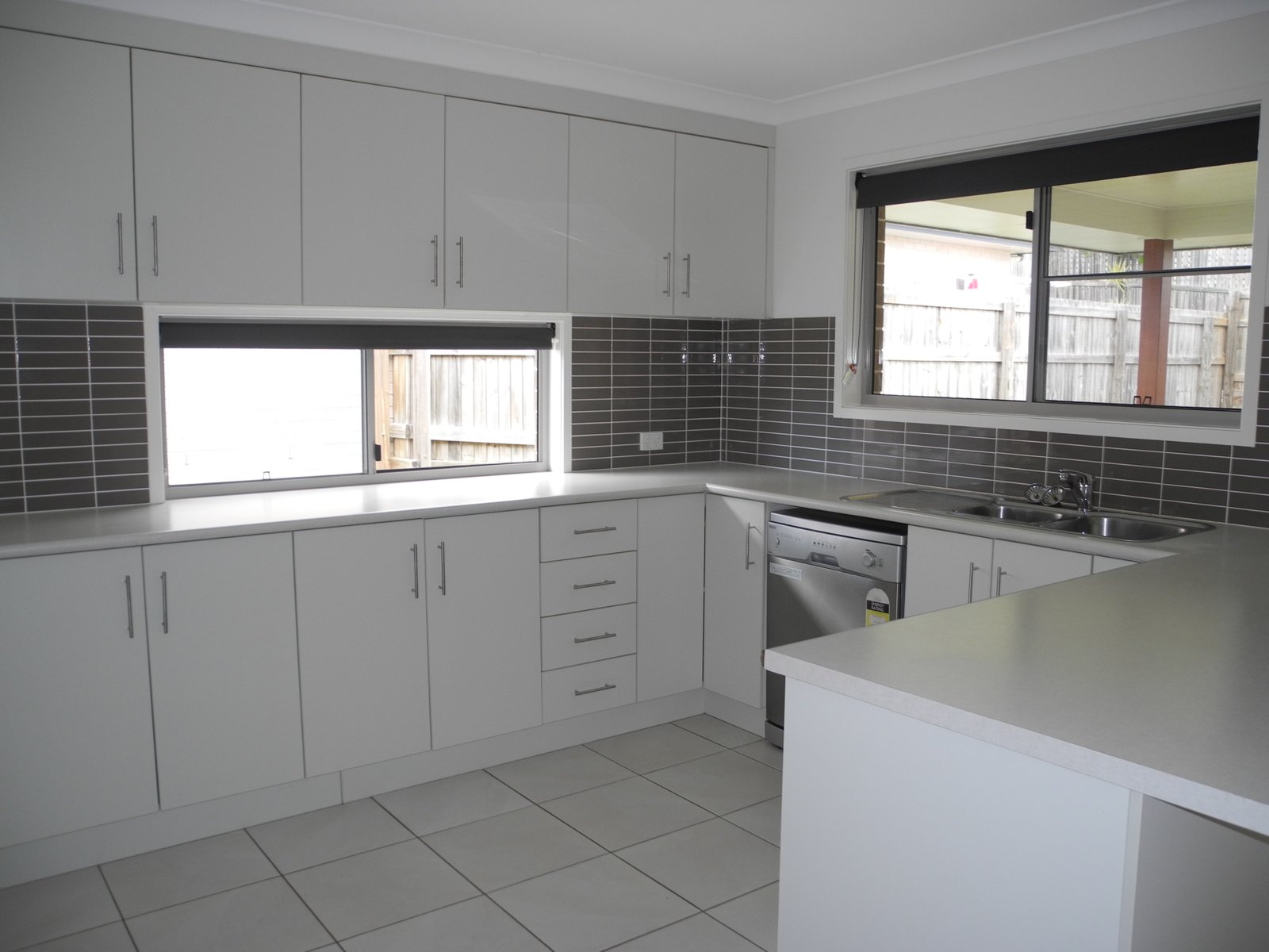 43 BAUHINIA Street BOYNE ISLAND 2