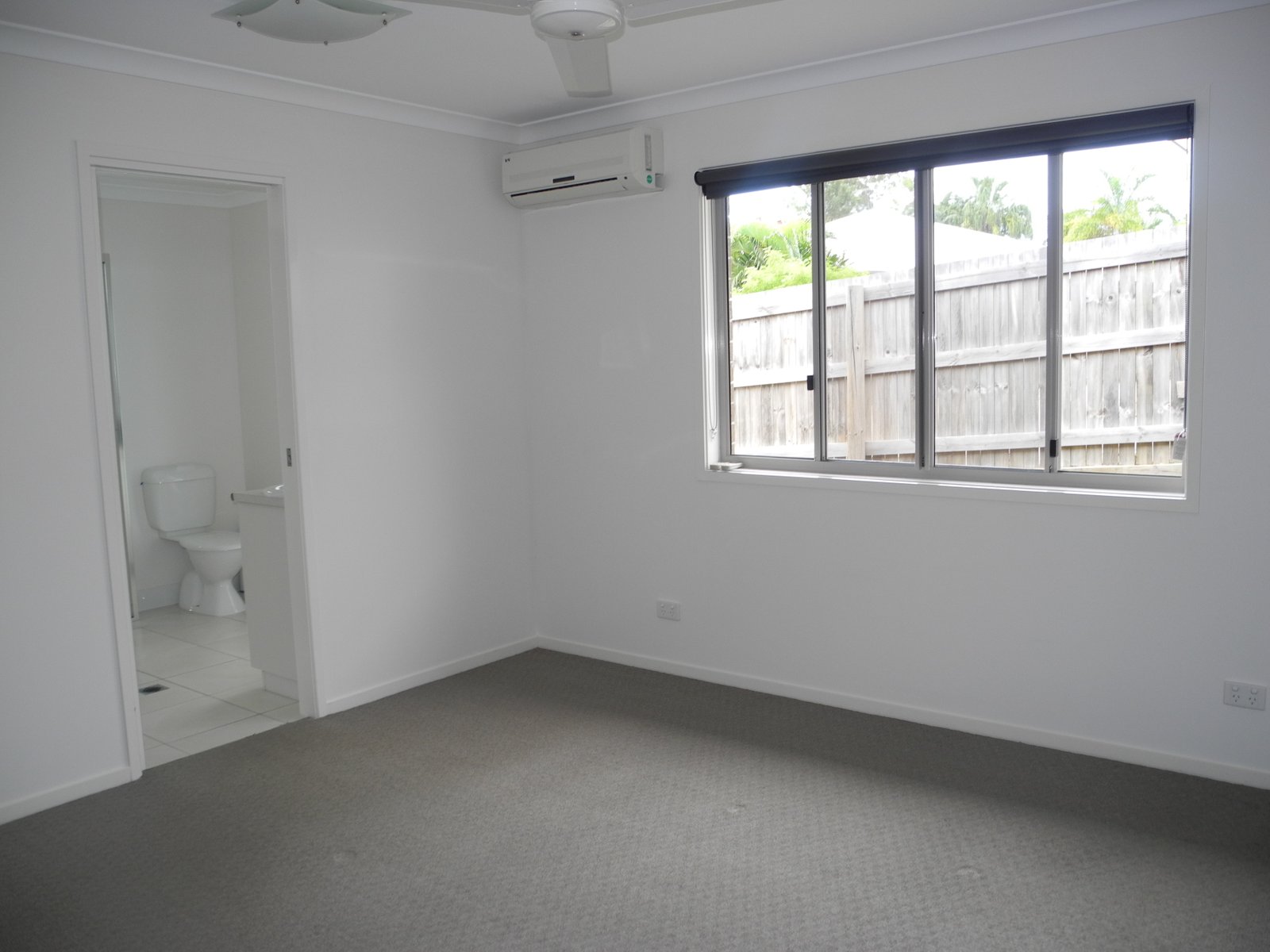 43 BAUHINIA Street BOYNE ISLAND 5