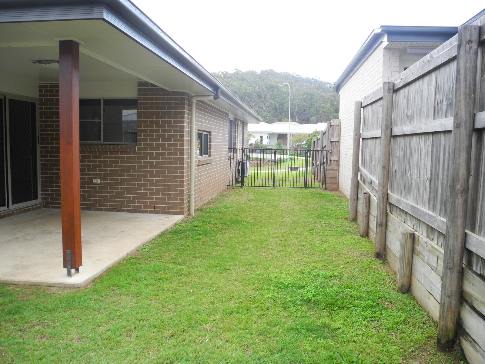 43 BAUHINIA Street BOYNE ISLAND 11