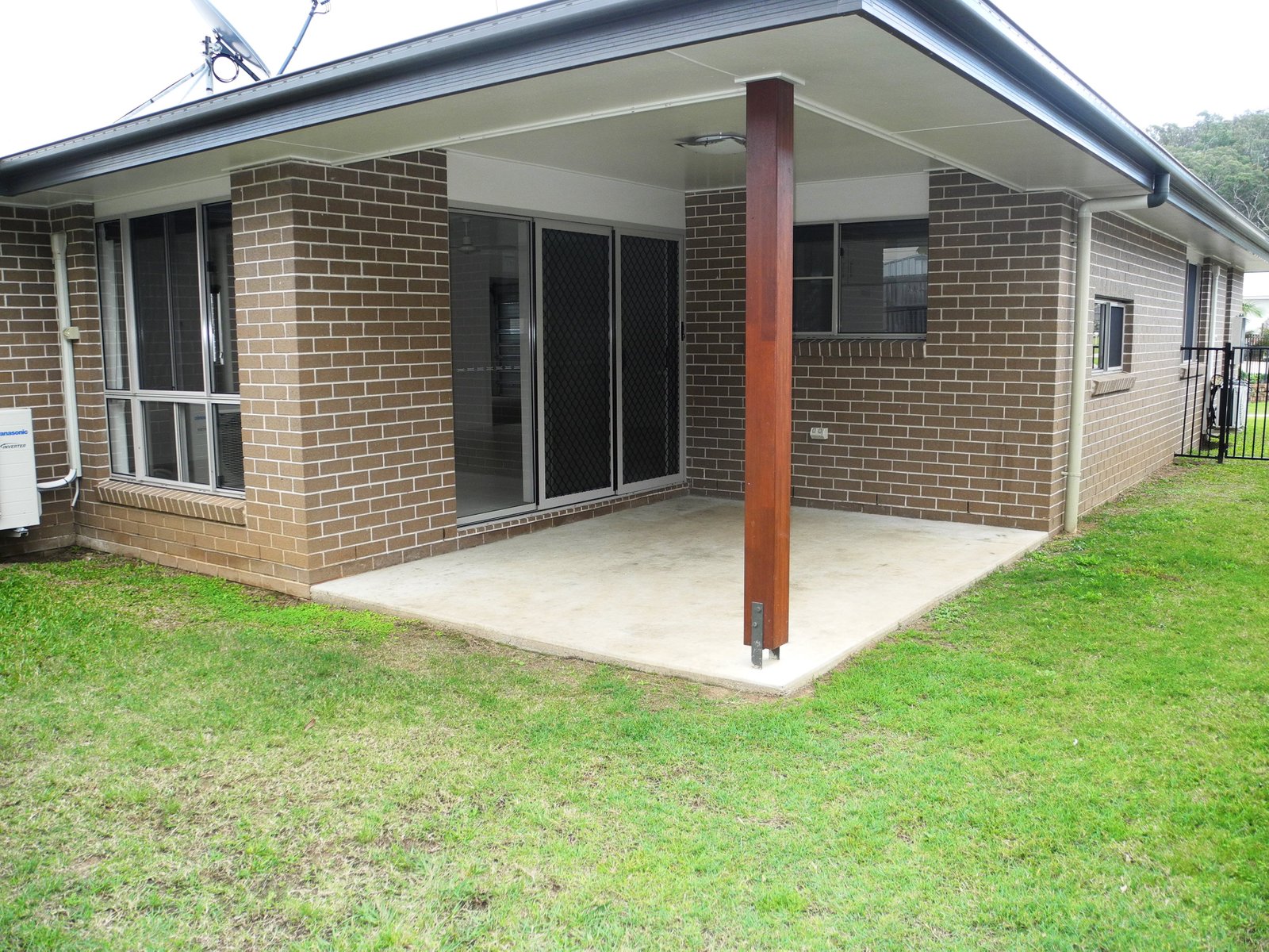 43 BAUHINIA Street BOYNE ISLAND 12