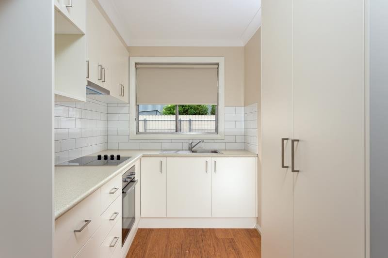 4/3 Bavaria Street TOLLAND 3