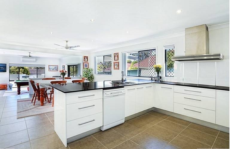 43 Binalong Drive ASHMORE 2