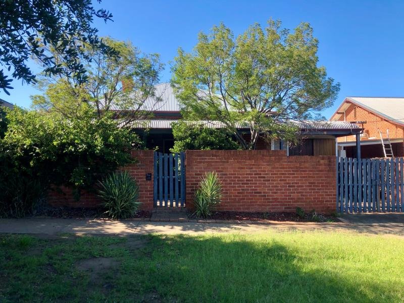 43 Bourke Street TAMWORTH 2