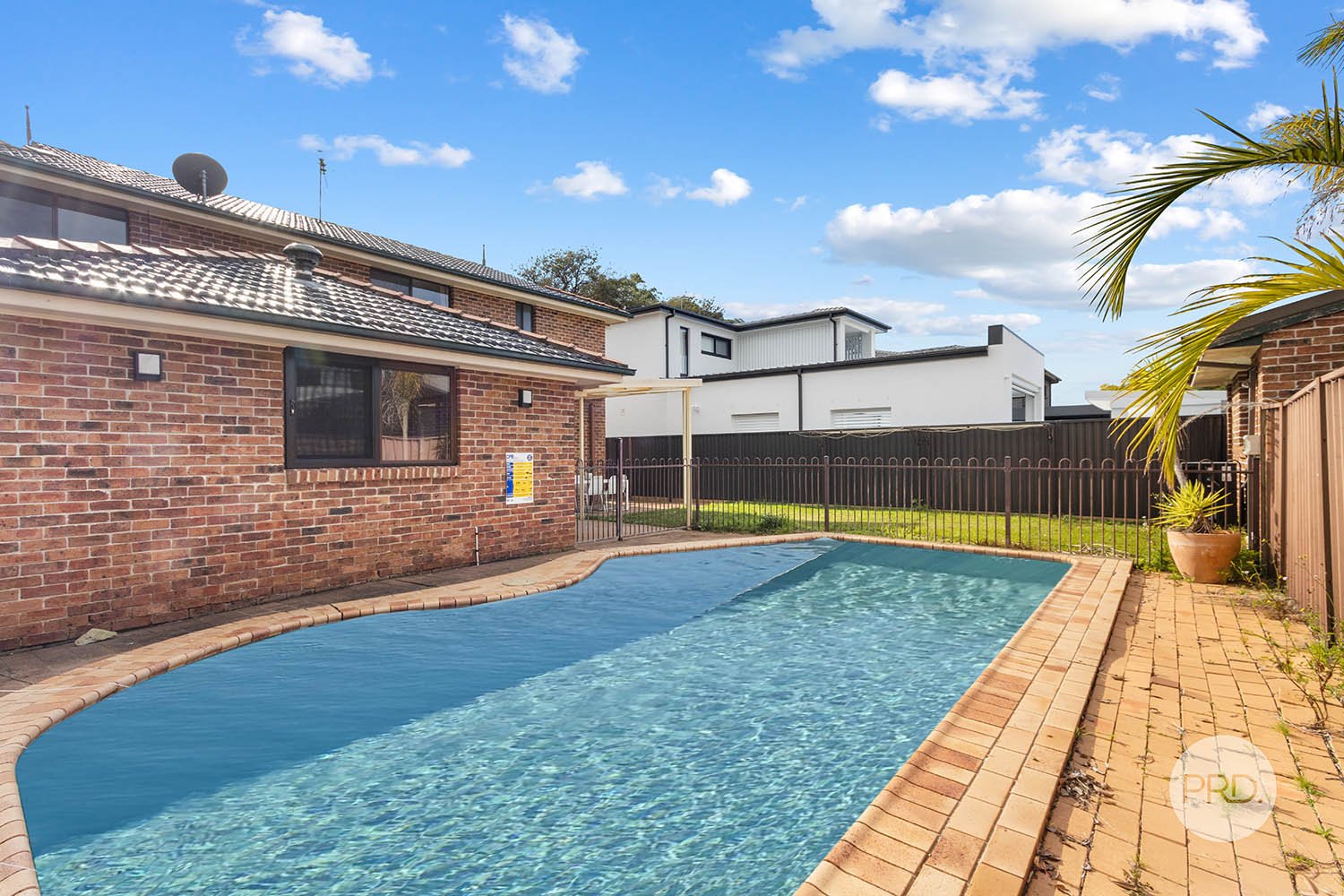 43 Caledonia Crescent PEAKHURST 18