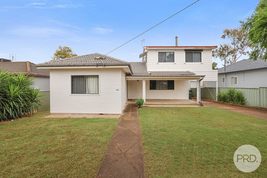 43 Churchill Street TAMWORTH 1