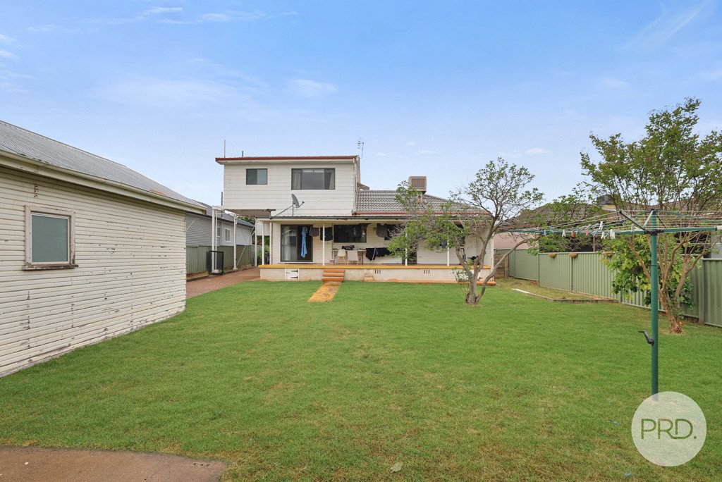 43 Churchill Street TAMWORTH 12