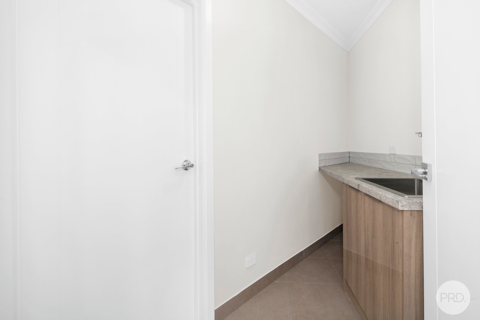 43 Cinnamon Drive LAKE GARDENS 11