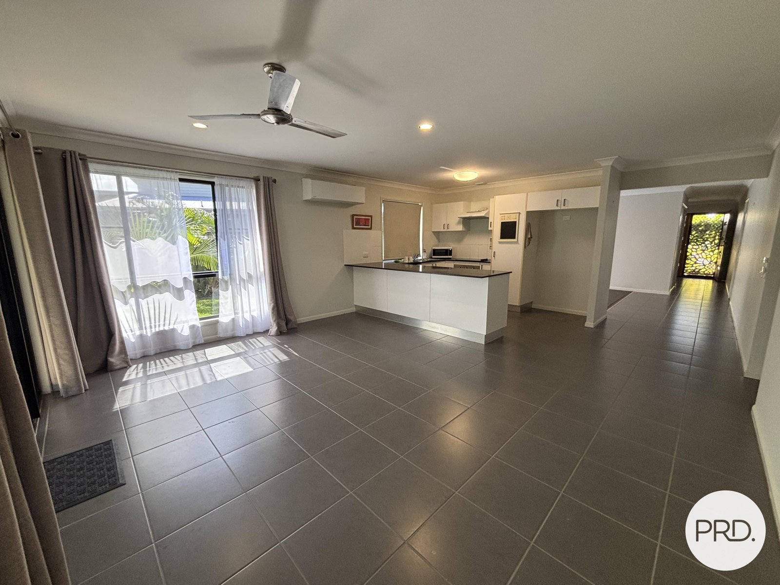 43 Coogee Terrace BLACKS BEACH 2