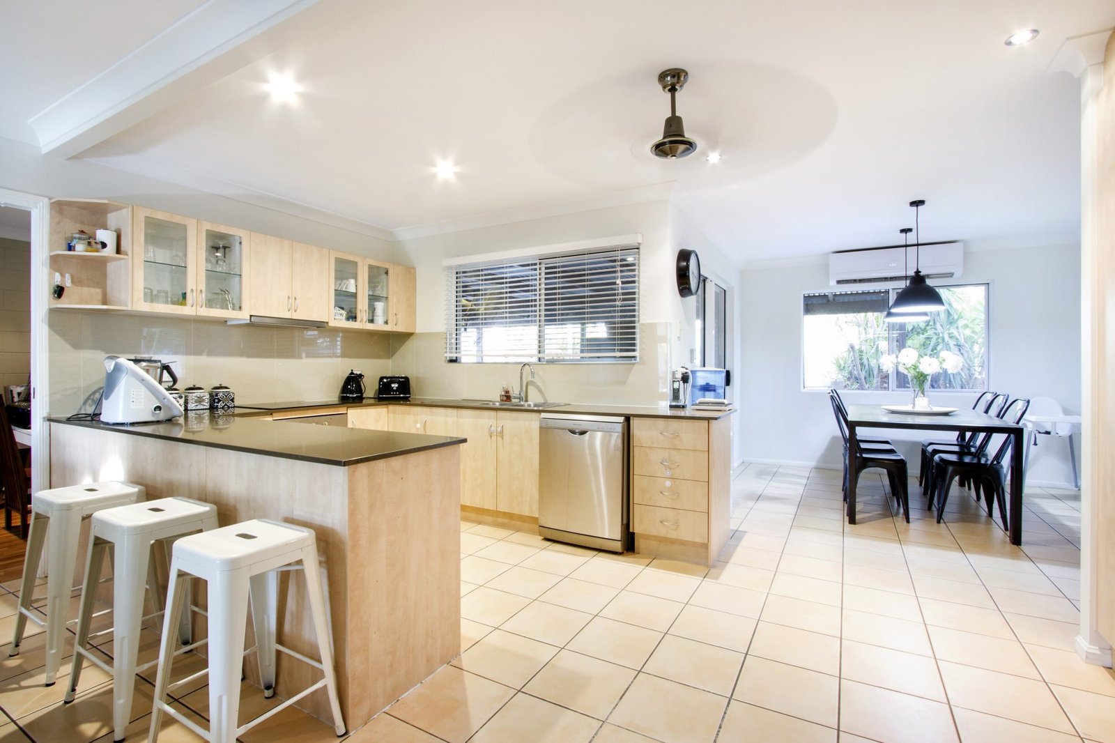43 Country Rd  CANNONVALE 6