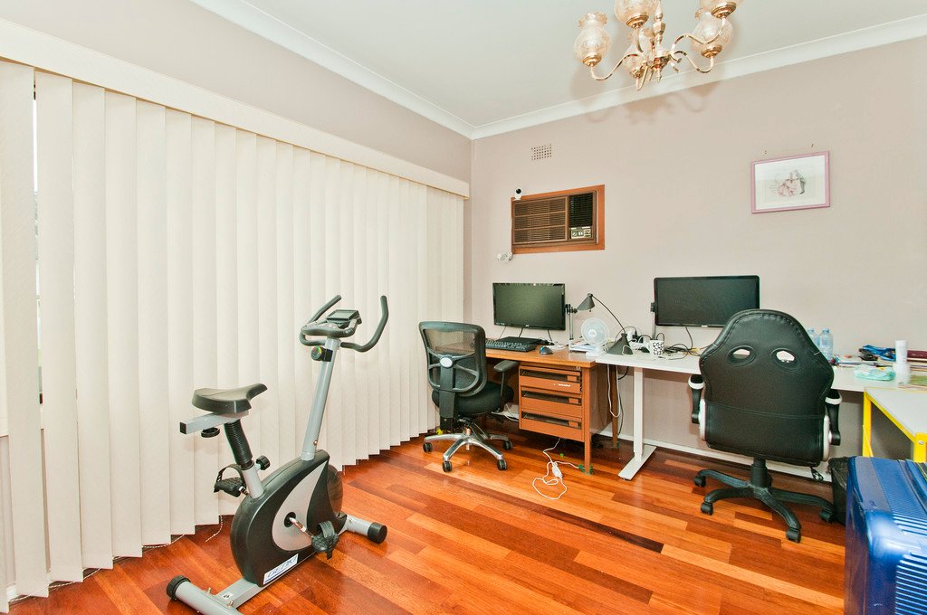 43 Craig Crescent DAPTO 8