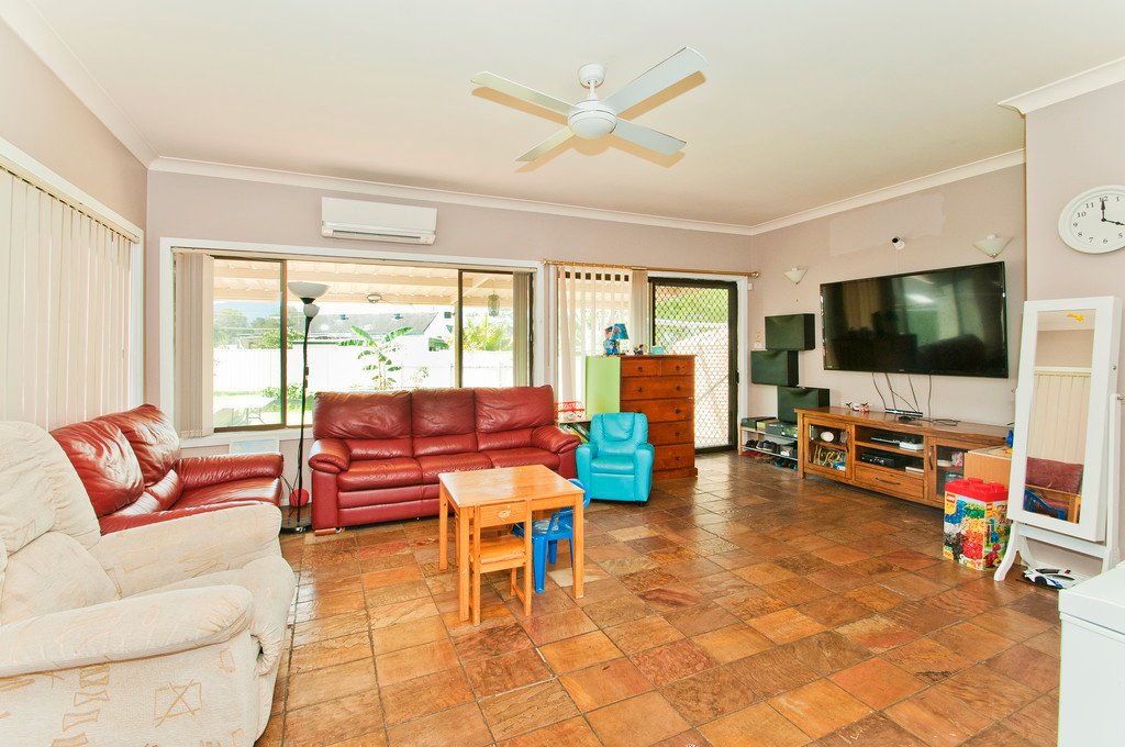 43 Craig Crescent DAPTO 9