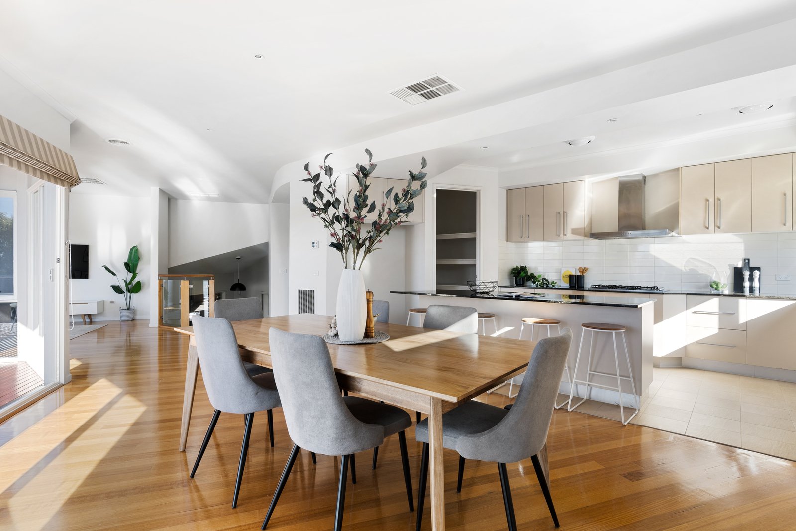 Real Estate and Property in 43 Crestwood Avenue, Macleod, VIC