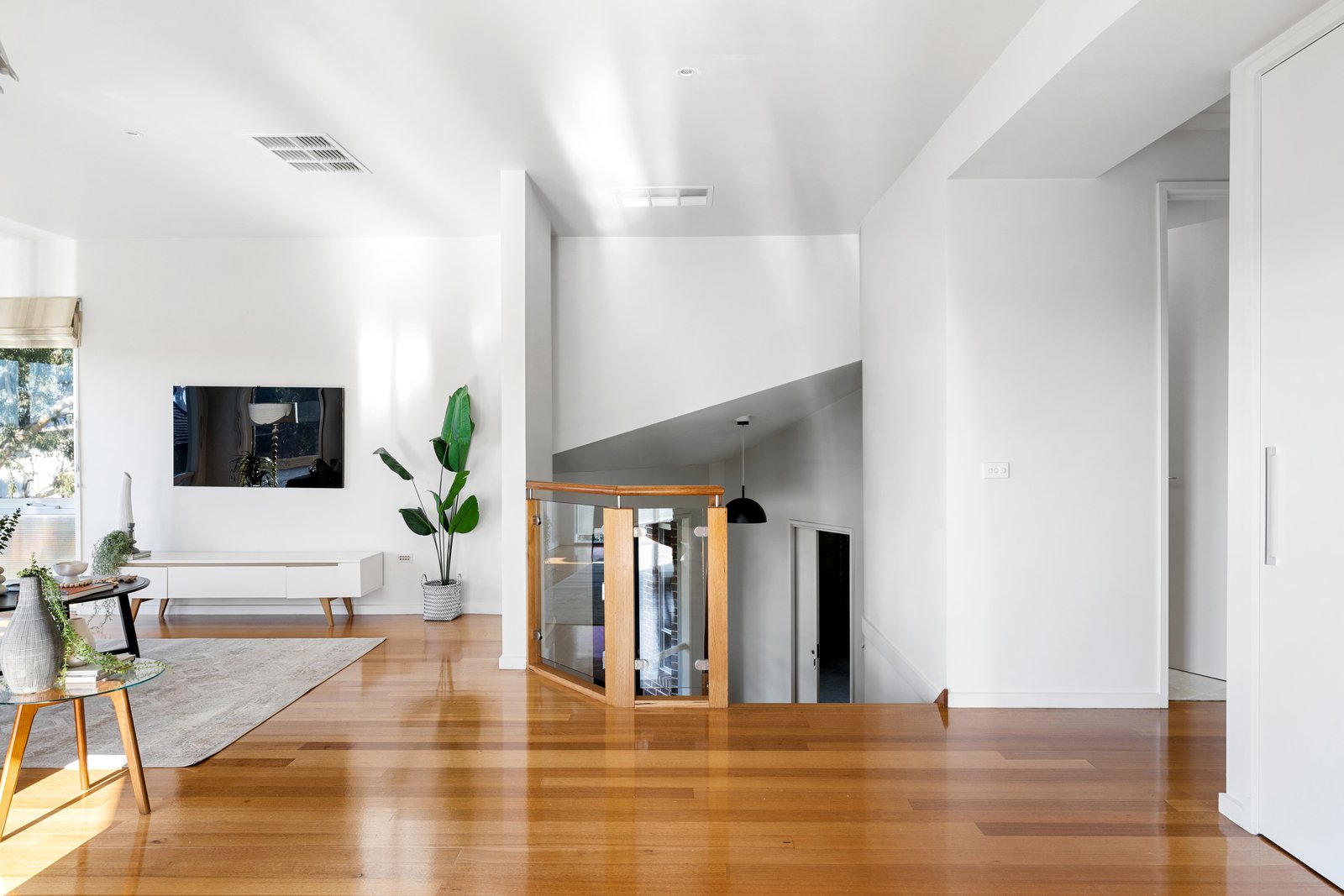 Real Estate and Property in 43 Crestwood Avenue, Macleod, VIC