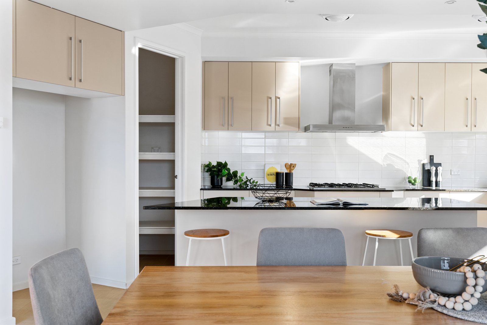 Real Estate and Property in 43 Crestwood Avenue, Macleod, VIC