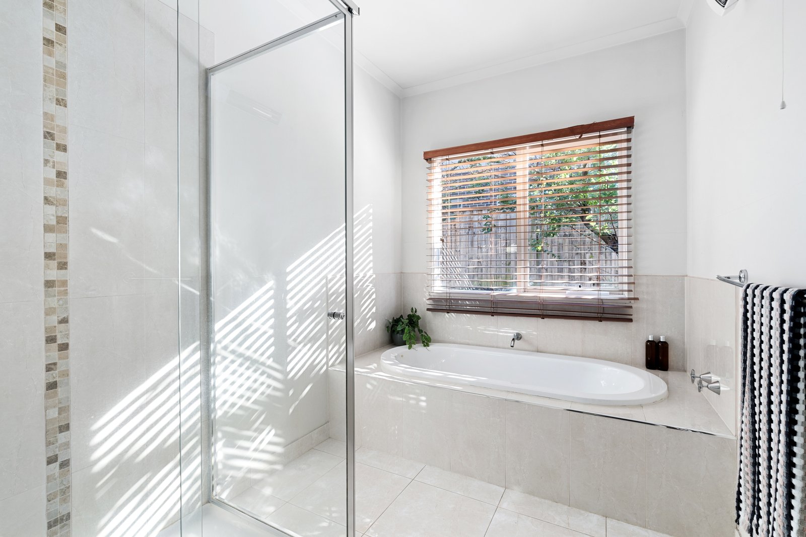 Real Estate and Property in 43 Crestwood Avenue, Macleod, VIC