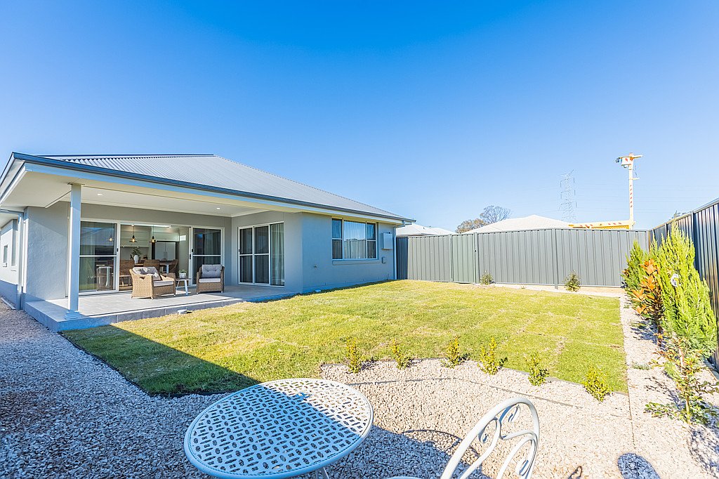 43 Eagle Avenue TAMWORTH 31