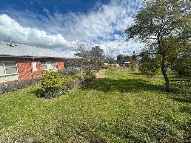43 Flagstaff Road NORTH TAMWORTH 19