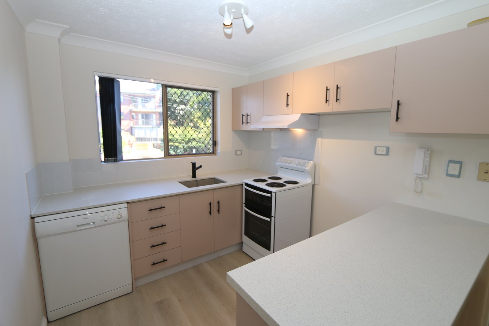4/3 Garden Street SOUTHPORT 2