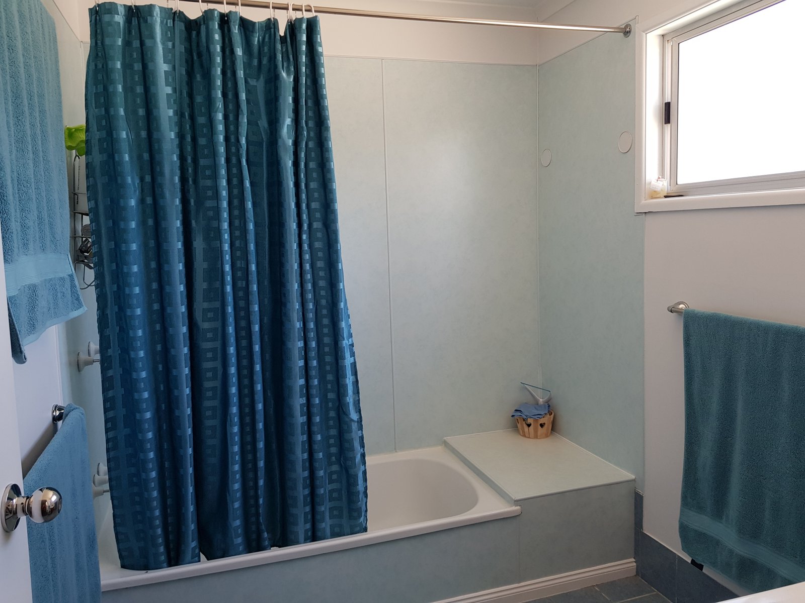 43 Helen Crescent WURDONG HEIGHTS 11