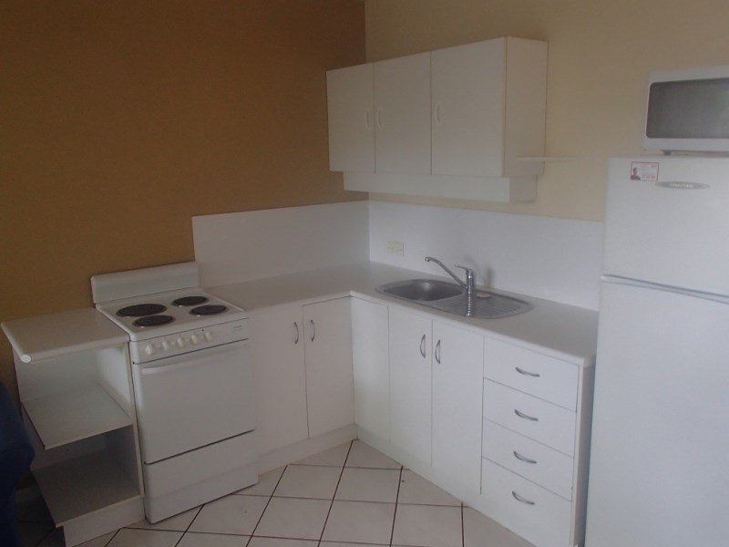 4/3 Lamond Street AIRLIE BEACH 2