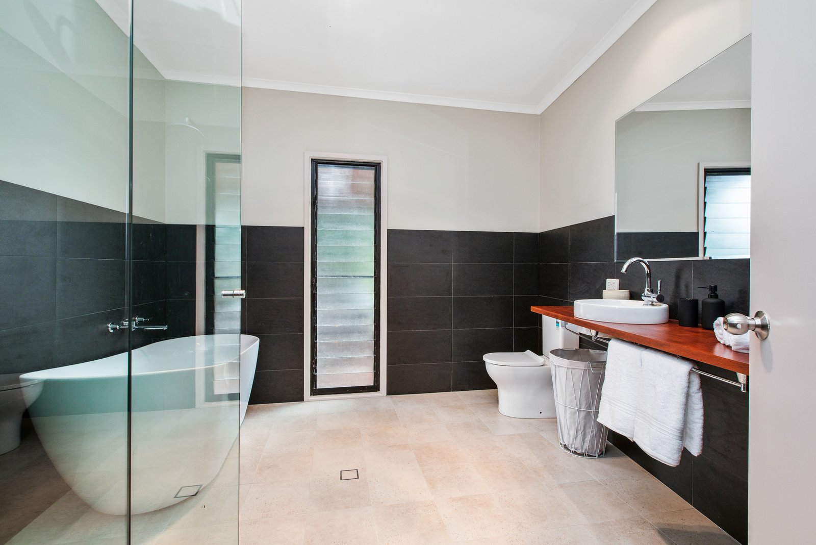 43 Largs Avenue LARGS 18