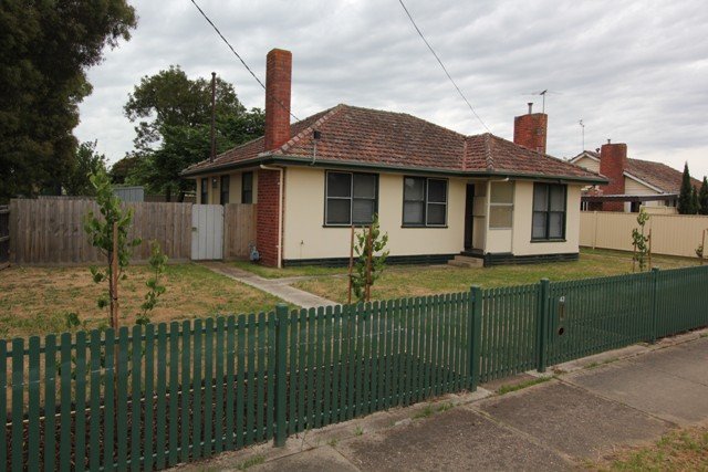 43 Marigold Street WENDOUREE 2