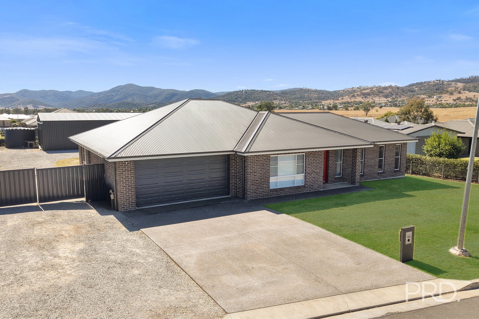 43 Mulga Place TAMWORTH 3