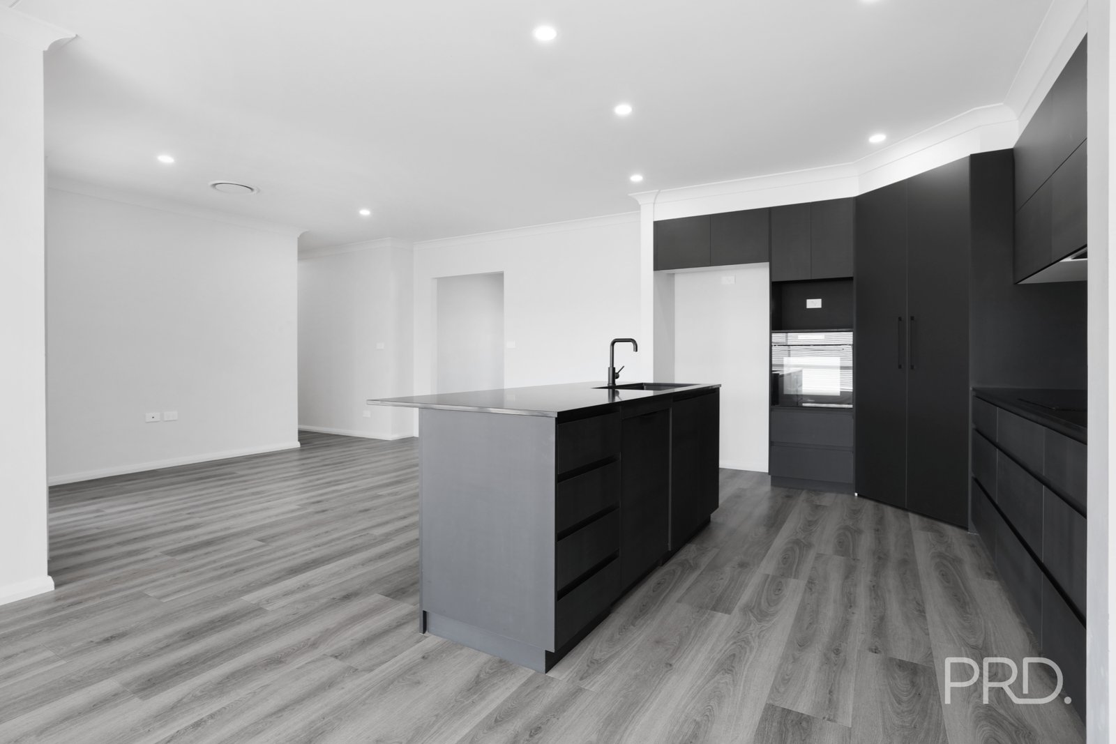 43 Mulga Place TAMWORTH 8