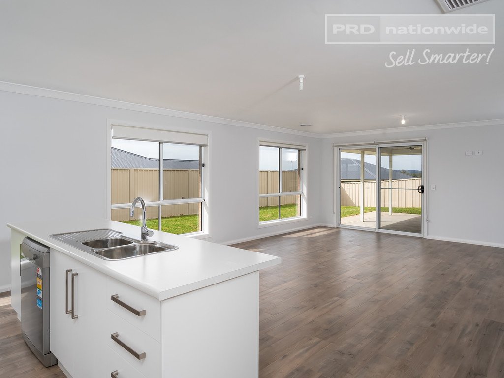 43 Muttama Parade GOBBAGOMBALIN 8