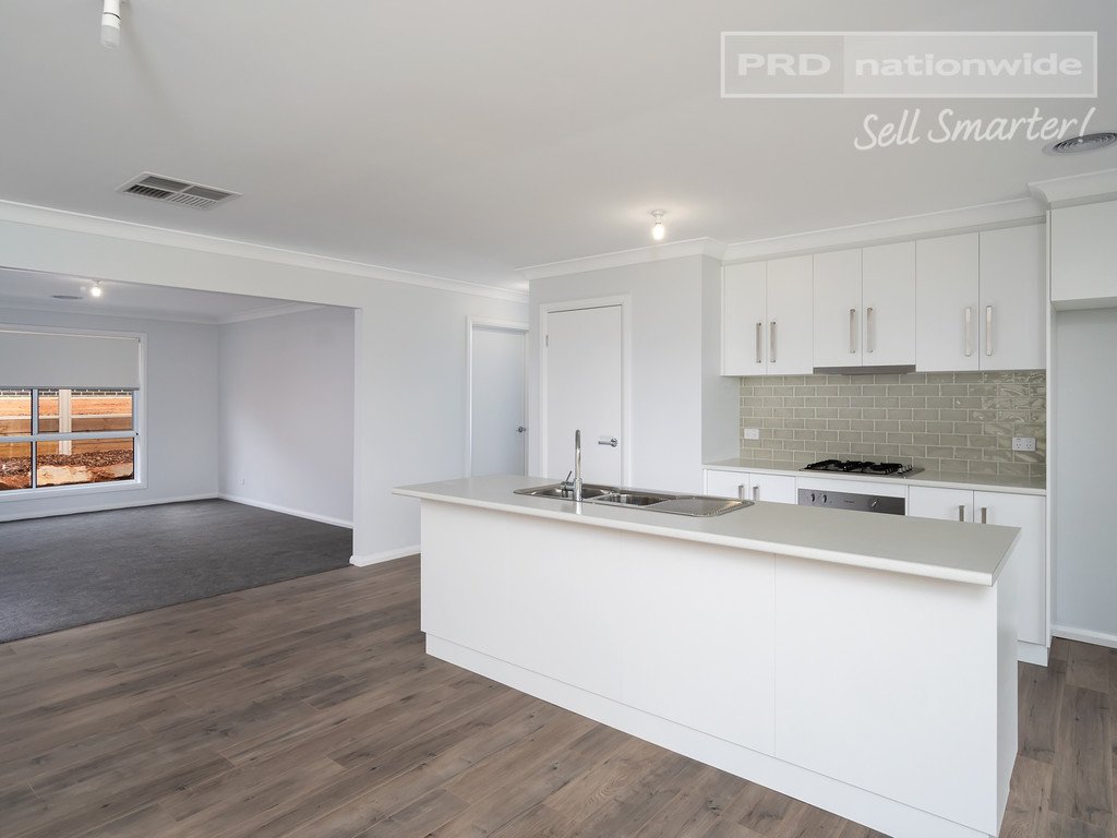 43 Muttama Parade GOBBAGOMBALIN 10