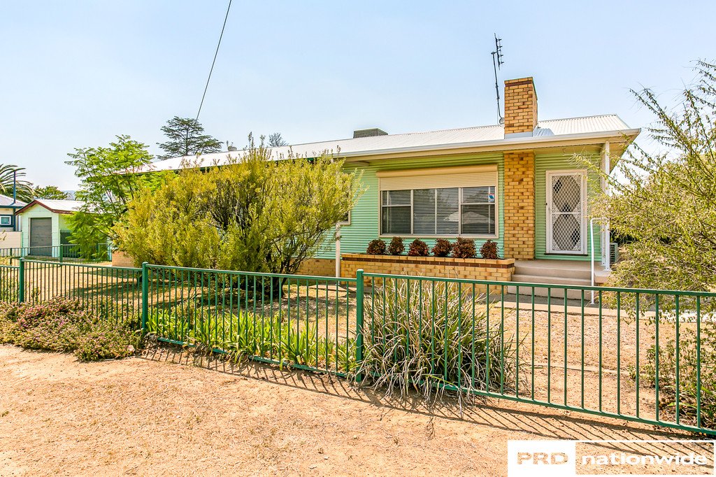 43 Oak Street TAMWORTH 2