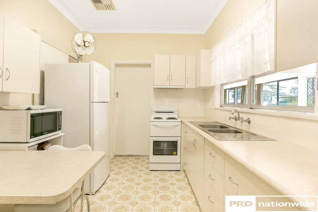 43 Oak Street TAMWORTH 9