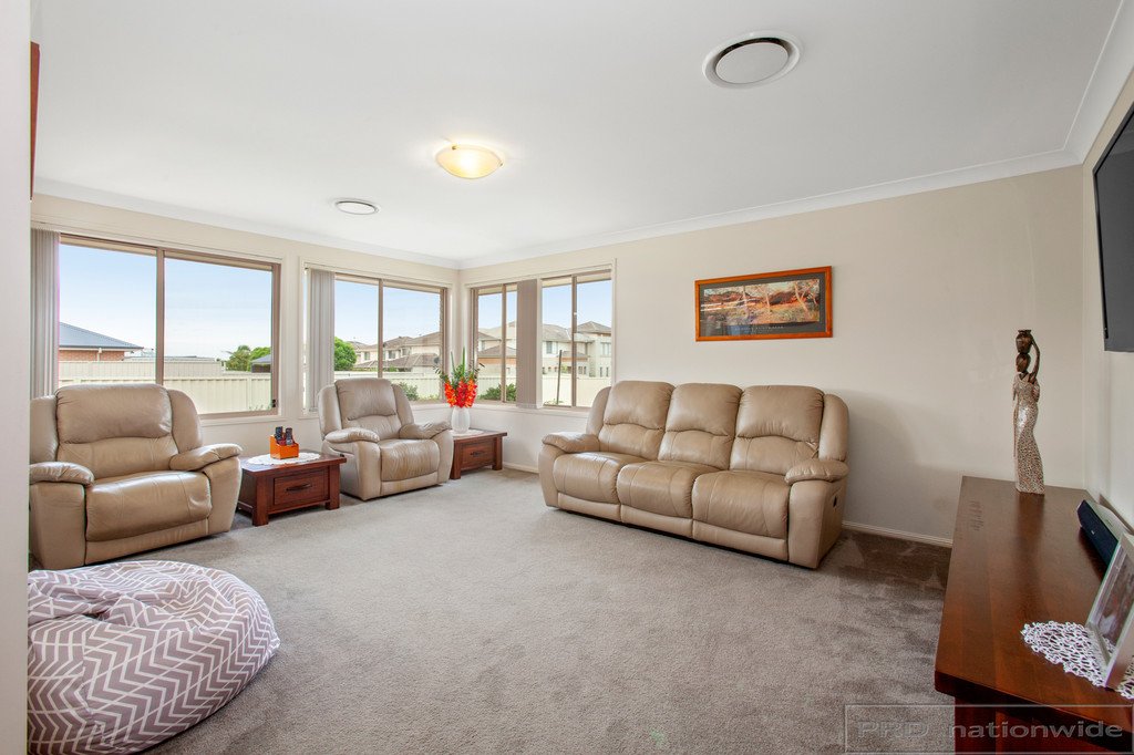 43 Peterson Parade THORNTON 12