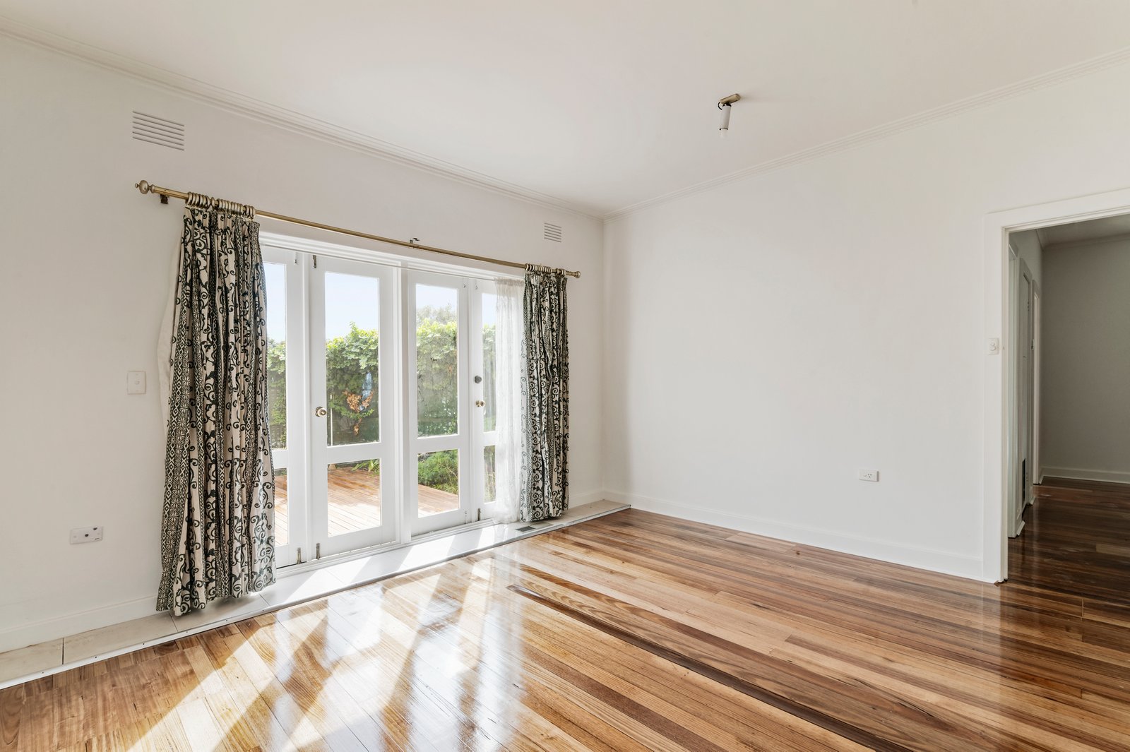 Gallery: 4/3 Railway Avenue