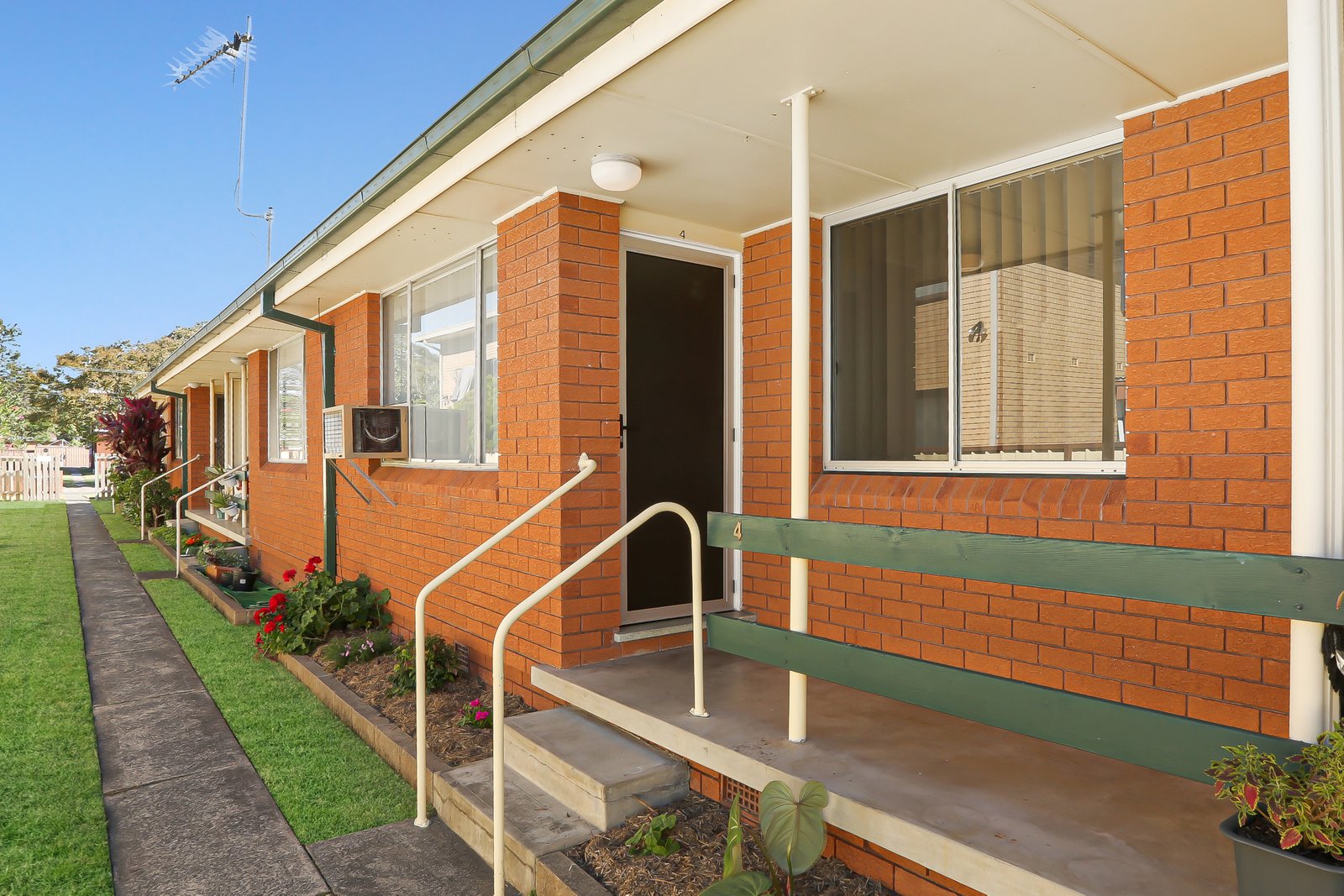 4/3 St Lukes Avenue BROWNSVILLE 1