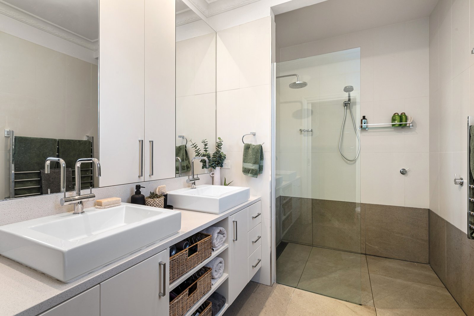 Real Estate and Property in 43 Stuart Drive, Woodend, VIC