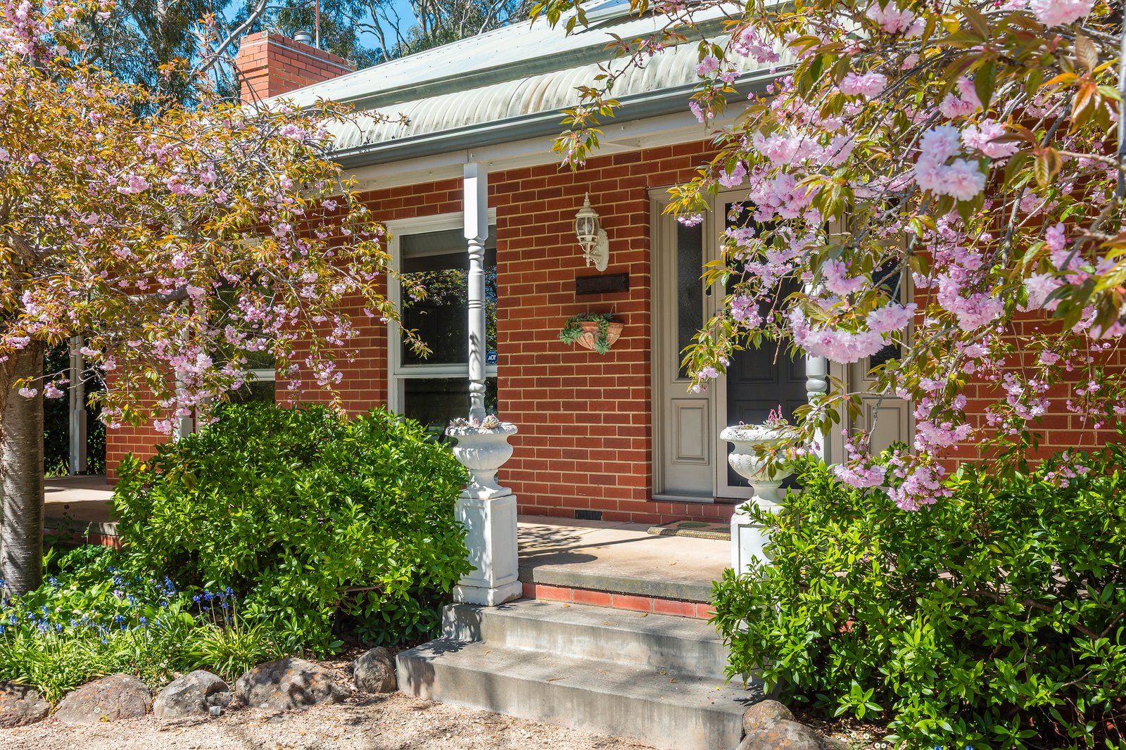 Real Estate and Property in 43 Stuart Drive, Woodend, VIC