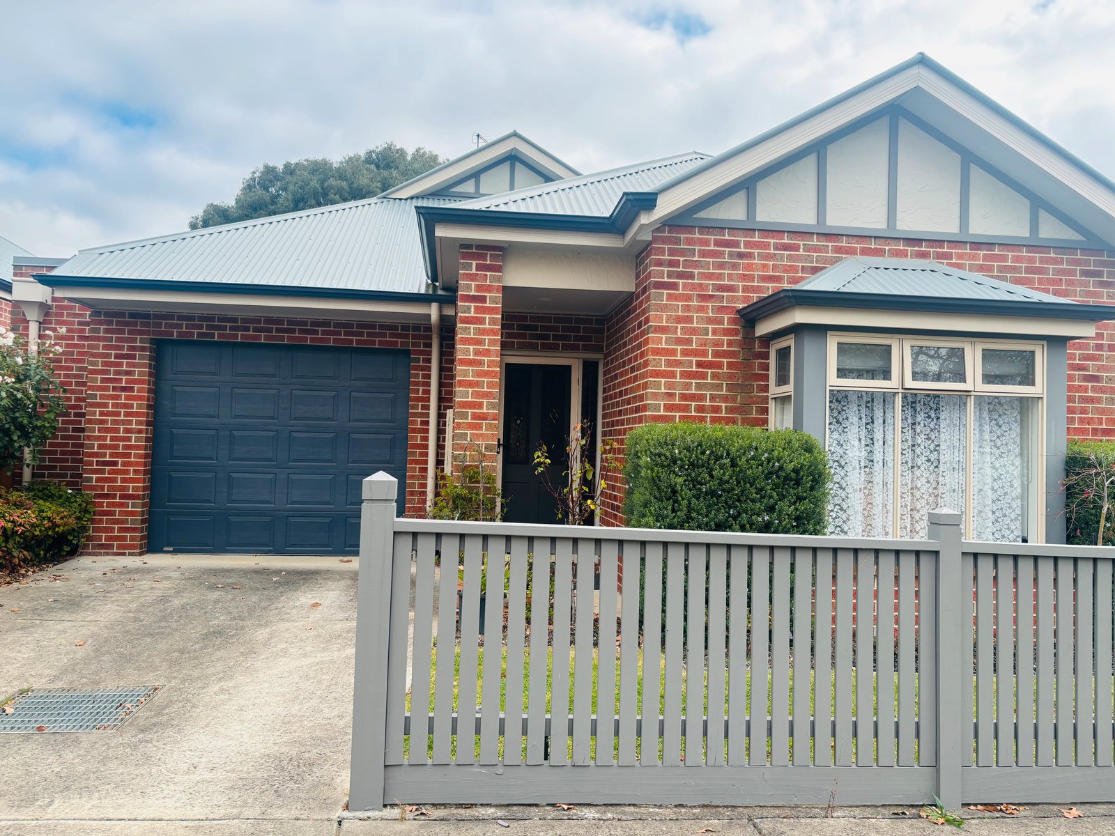 43 Thompson Street BROWN HILL 1