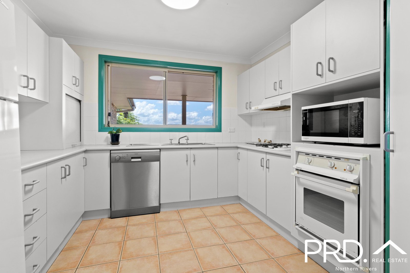 43 Trinity Drive GOONELLABAH 12