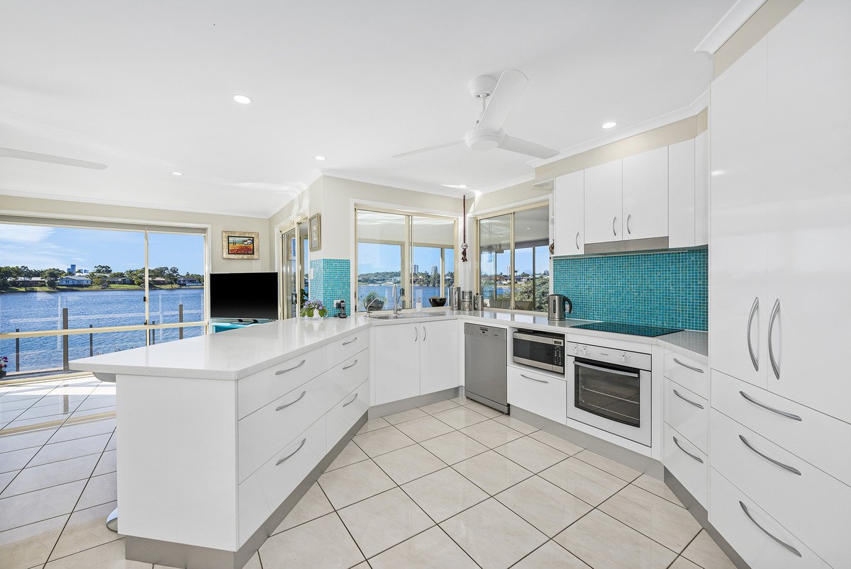 43 Wedgebill Parade Burleigh Waters 6
