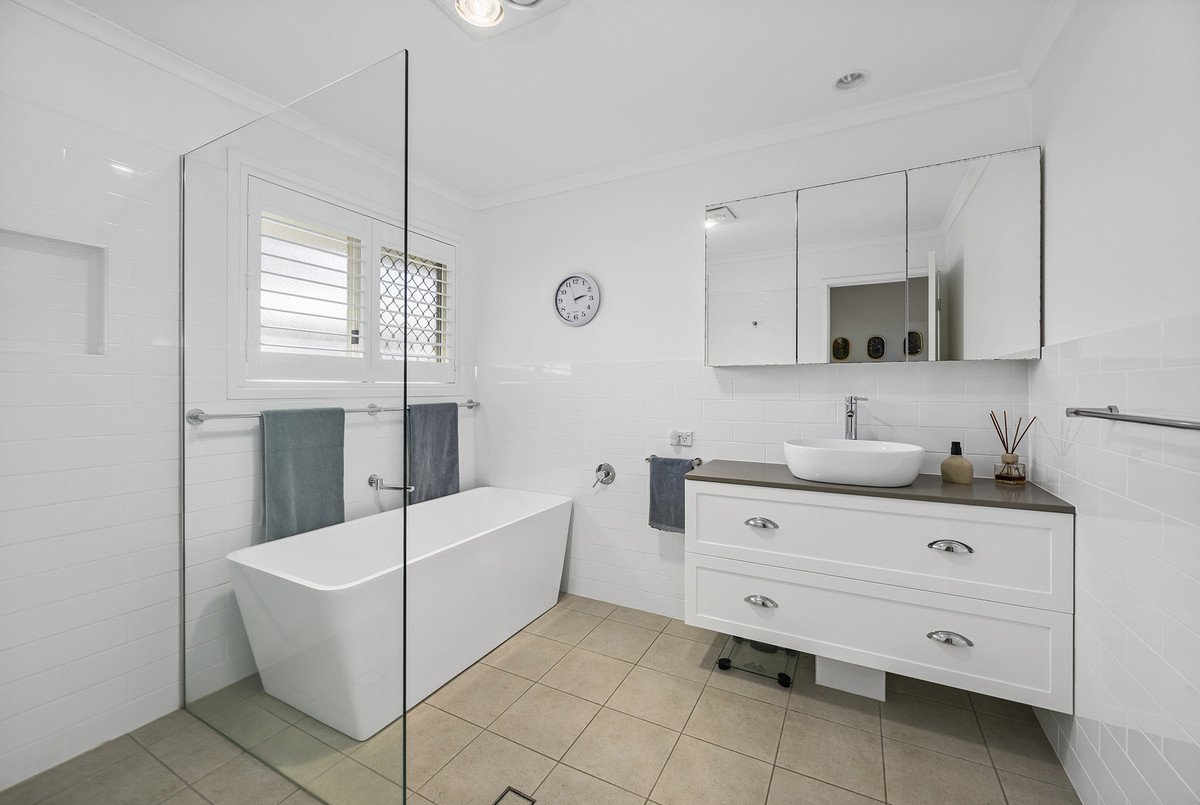43 Wedgebill Parade Burleigh Waters 7