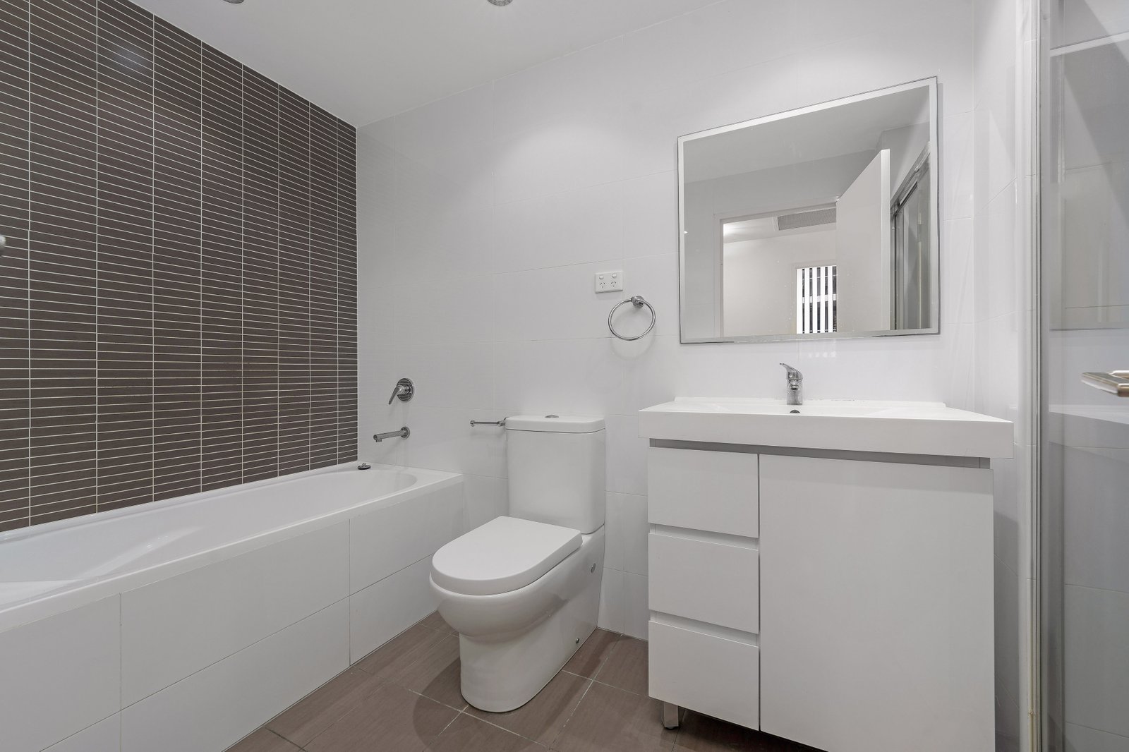 4302/42-44 Pemberton Street BOTANY 7