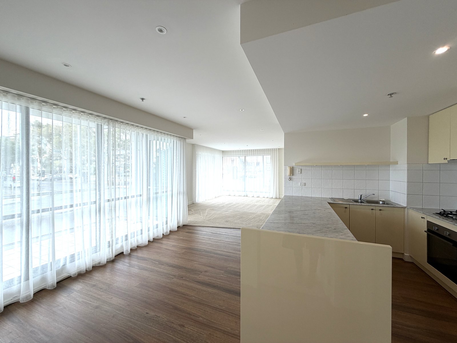 Gallery: 4304/4 Yarra Street
