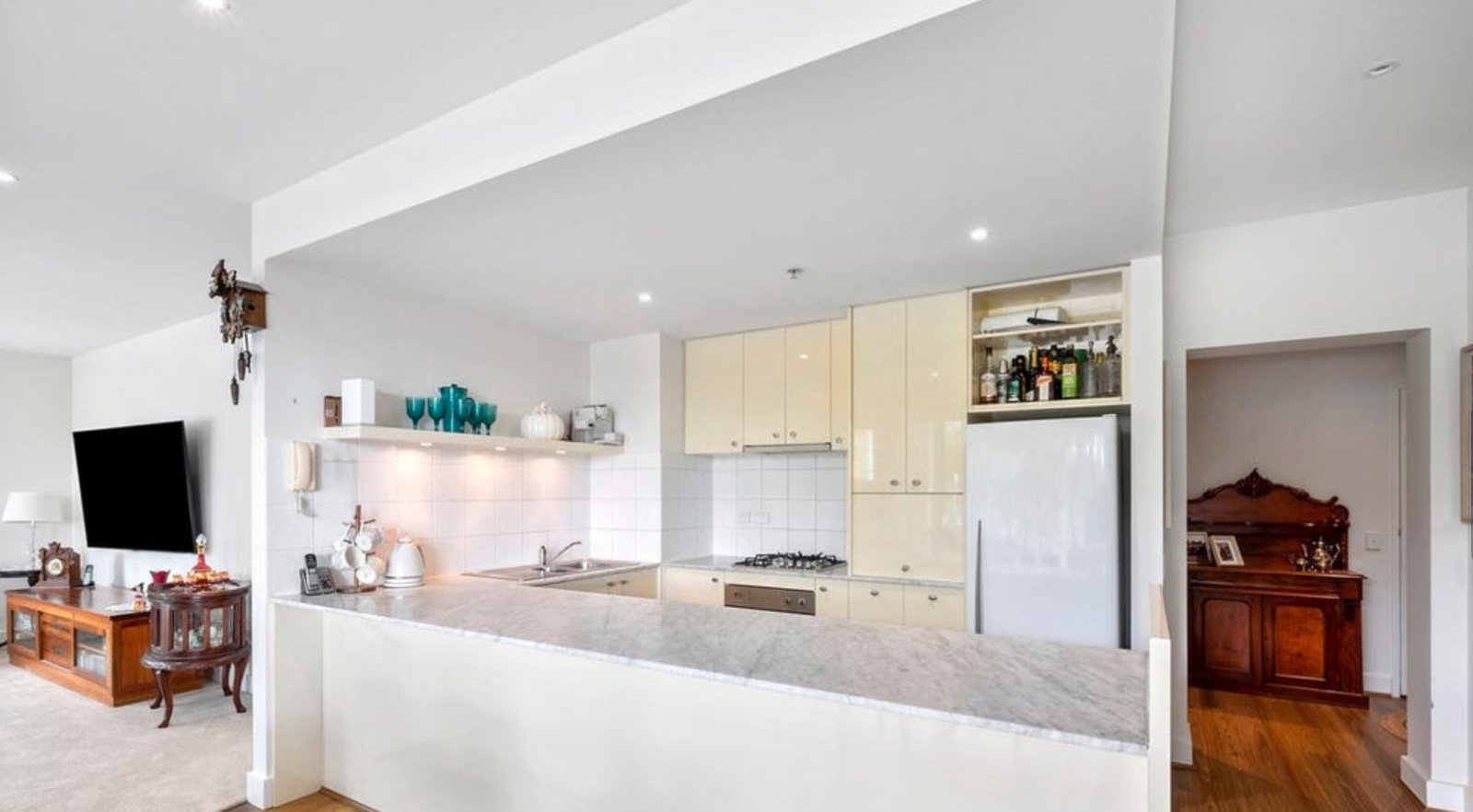 Gallery: 4304/4 Yarra Street