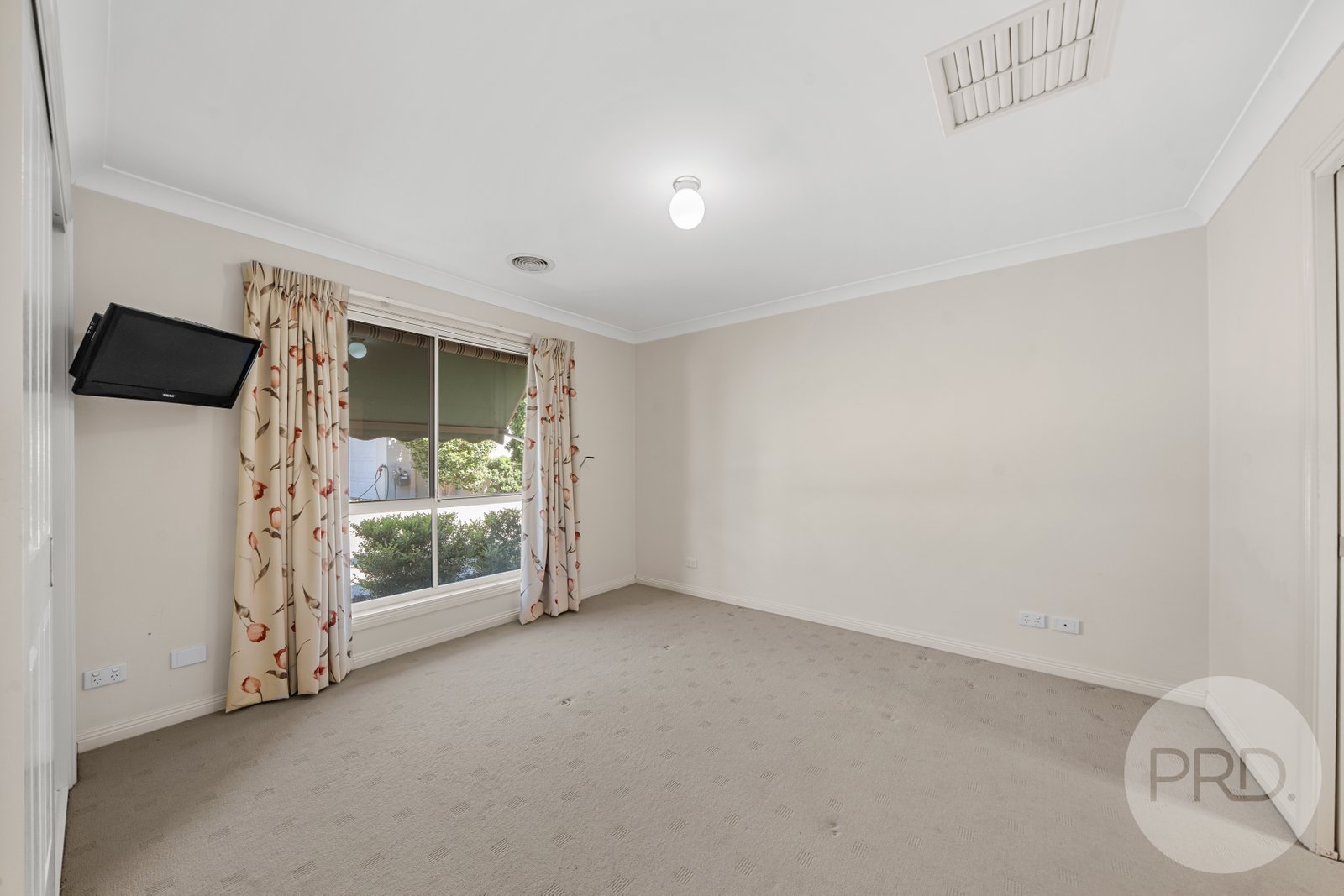 4/305-307 Lake Albert Road KOORINGAL 3