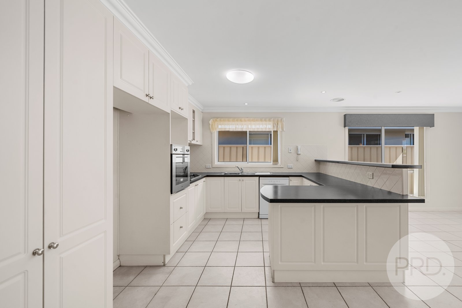 4/305-307 Lake Albert Road KOORINGAL 5